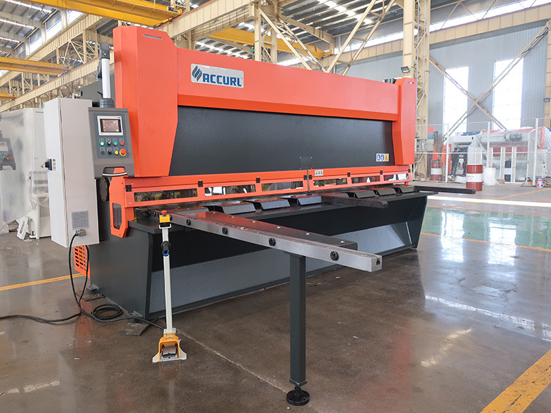 guillotine shearing machine