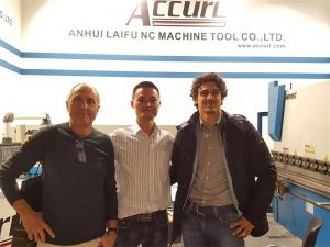 Hungarian Clients Visit Our Exhibition